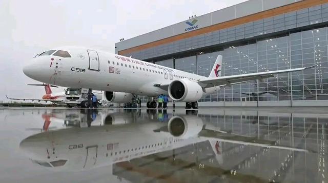 國產(chǎn)大飛機(jī)C919商業(yè)首航成功 國產(chǎn)大飛機(jī)C919商業(yè)首航成功