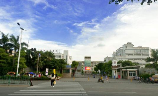 3、泉州經貿職業技術學院.jpg