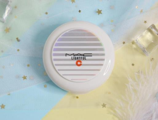 日本cosme大賞十大氣墊排名,美寶蓮紐約超然無瑕輕墊霜遮瑕很好