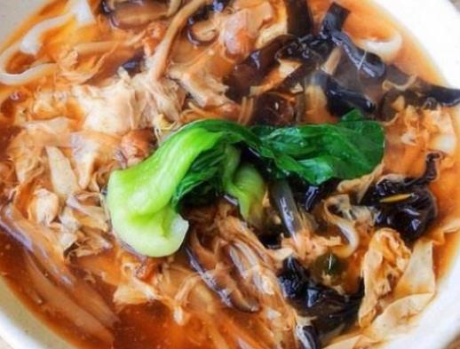 濟(jì)南芙蓉街小吃排名,九轉(zhuǎn)大腸肉質(zhì)軟嫩,打鹵面是山東特色