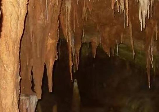中國(guó)十大著名溶洞奇觀,安順龍宮是全國(guó)最長(zhǎng)水溶洞、雞冠洞是自然大空調(diào)