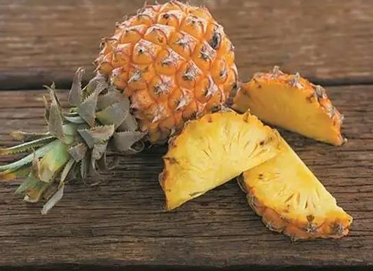 十大高檔水果排行榜,黑西瓜產(chǎn)量很低極其珍貴、白草莓口感香甜