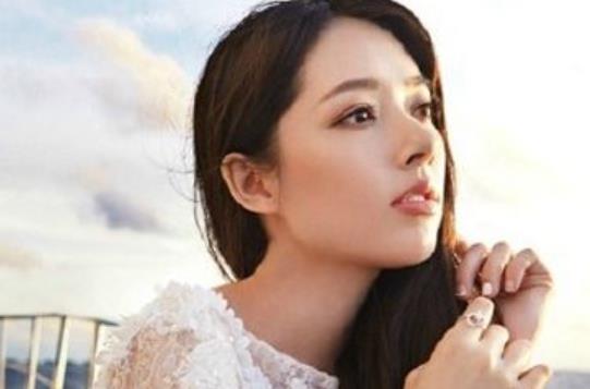 娛樂圈十大國民女神 Angelababy精致的五官順利登上女神寶座首位