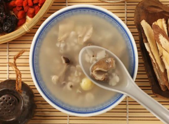 四神湯對寒濕和濕熱通吃嗎?四神湯和四君子湯的功效區別 四神湯對寒濕和濕熱通吃嗎?四神湯和四君子湯的功效區別