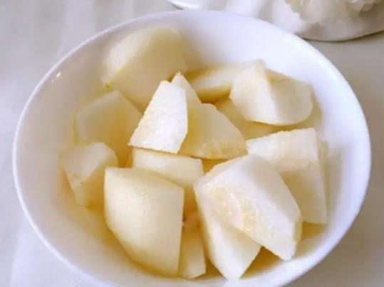 冰糖燉雪梨可以用秋月梨嗎?秋月梨怎么吃止咳化痰效果好 冰糖燉雪梨可以用秋月梨嗎?秋月梨怎么吃止咳化痰效果好