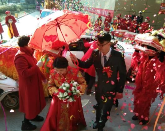 女方給新郎多少改口費?結婚有必要給改口費嗎 女方給新郎多少改口費?結婚有必要給改口費嗎