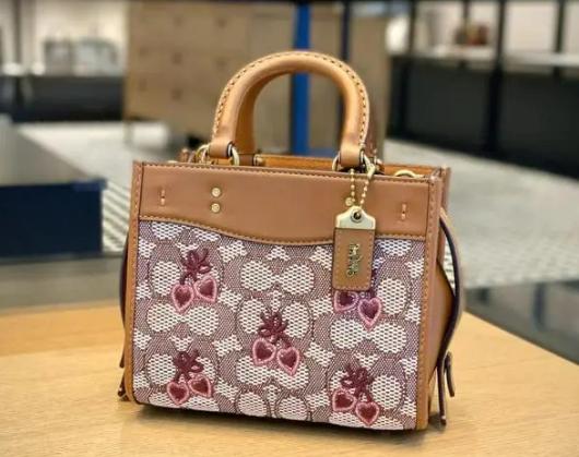 全球十大輕奢品牌排行榜,MichaelKors崇尚自我表達、Coach包包最出名 全球十大輕奢品牌排行榜,MichaelKors崇尚自我表達、Coach包包最出名