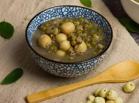痛風可以喝綠豆湯水嗎?綠豆湯可以加蜂蜜吃嗎 痛風可以喝綠豆湯水嗎?綠豆湯可以加蜂蜜吃嗎