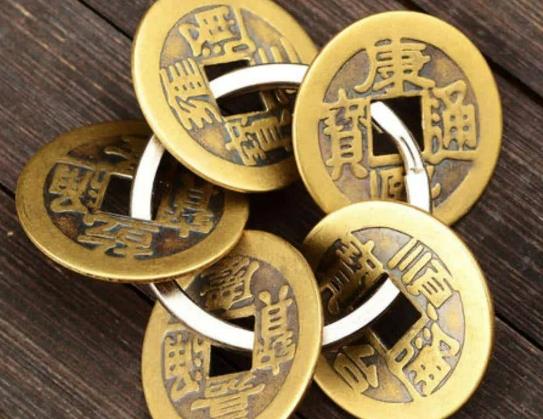 五帝錢怎么擺放才對(duì)?五帝錢是掛門的中間嗎 五帝錢怎么擺放才對(duì)?五帝錢是掛門的中間嗎