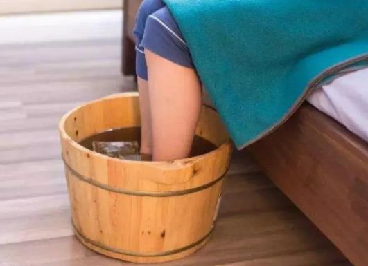 泡腳變黑怎么白回來?女性堅持泡腳一年身體變化 泡腳變黑怎么白回來?女性堅持泡腳一年身體變化