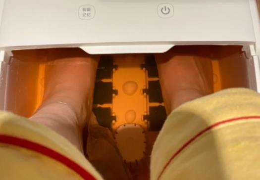 用熱水泡腳為什么腳顏色變深?腳臭泡腳有用嗎 用熱水泡腳為什么腳顏色變深?腳臭泡腳有用嗎