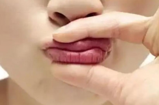 可以每天晚上涂唇膜嗎 唇膏有什么修復作用嗎 可以每天晚上涂唇膜嗎 唇膏有什么修復作用嗎