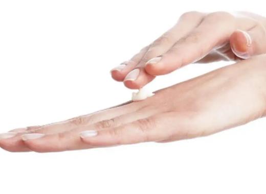 手指長倒刺用什么藥膏?手指上的皮被撕了多久好 手指長倒刺用什么藥膏?手指上的皮被撕了多久好