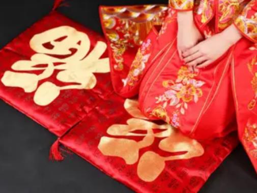 如何制作姑娘出嫁坐福墊?結婚坐福面朝婚房大門好 如何制作姑娘出嫁坐福墊?結婚坐福面朝婚房大門好