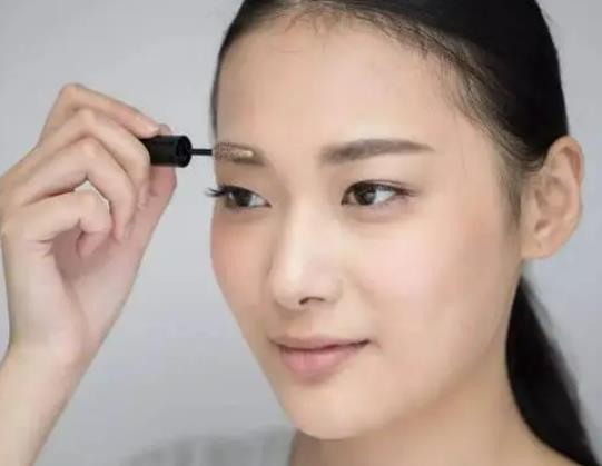 眉毛變白還能恢復嗎?眉毛上長痘痘是什么原因 眉毛變白還能恢復嗎?眉毛上長痘痘是什么原因
