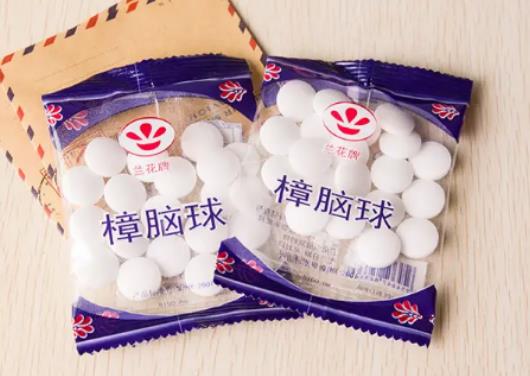 一個房間放多少個樟腦丸沒有危害?冰箱里樟腦丸味道重怎么辦 一個房間放多少個樟腦丸沒有危害?冰箱里樟腦丸味道重怎么辦