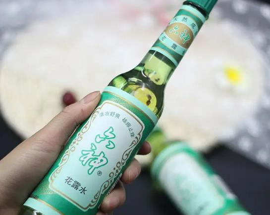 晚上睡覺噴花露水會怎樣?稀釋花露水的比例是多少 晚上睡覺噴花露水會怎樣?稀釋花露水的比例是多少