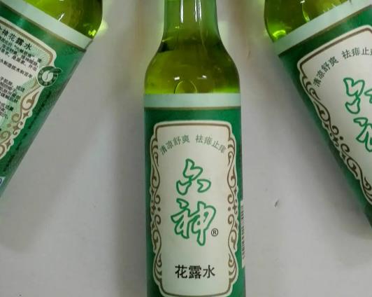 花露水噴子車里有沒有危險?花露水涂上太涼了沖水可以嗎 花露水噴子車里有沒有危險?花露水涂上太涼了沖水可以嗎