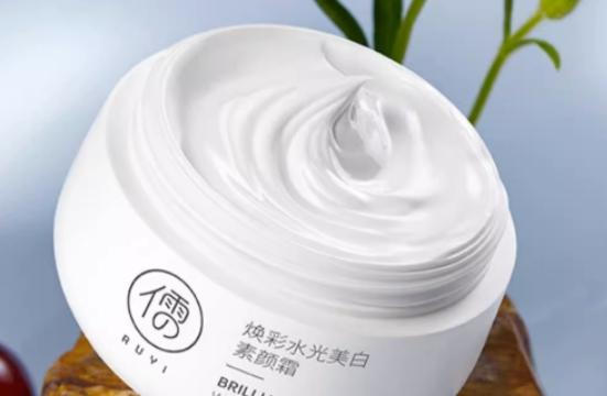 經常涂素顏霜會變白嗎 長期使用素顏霜有害嗎 經常涂素顏霜會變白嗎 長期使用素顏霜有害嗎