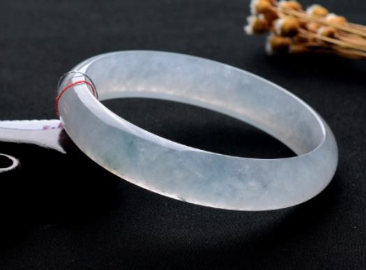 手鐲圈口統一嗎?金手鐲和玉手鐲戴在一起會磨損嗎 手鐲圈口統一嗎?金手鐲和玉手鐲戴在一起會磨損嗎