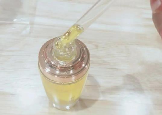 山茶花精油有涂抹燙傷的作用嗎?山茶花精油能預(yù)防妊娠紋嗎 山茶花精油有涂抹燙傷的作用嗎?山茶花精油能預(yù)防妊娠紋嗎