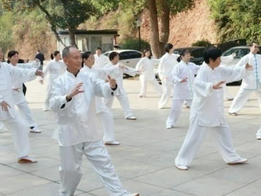 打太極拳怎樣做到腰胯放松?練太極拳腰疼的原因 打太極拳怎樣做到腰胯放松?練太極拳腰疼的原因