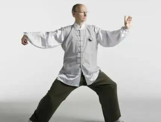 打太極拳是有氧運(yùn)動還是無氧運(yùn)動?打太極拳有什么用 打太極拳是有氧運(yùn)動還是無氧運(yùn)動?打太極拳有什么用
