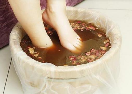 花椒水泡腳一次用多少花椒?花椒水泡腳能降血壓嗎 花椒水泡腳一次用多少花椒?花椒水泡腳能降血壓嗎
