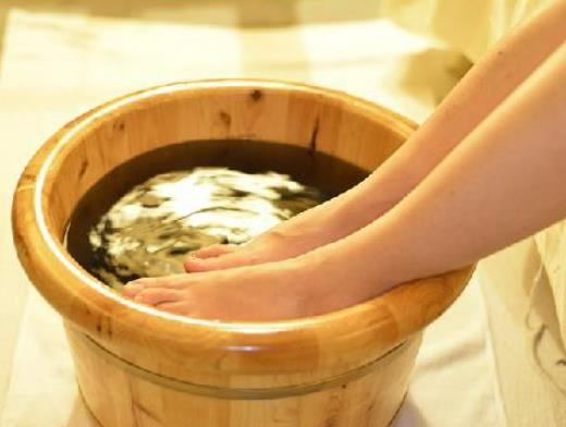 花椒水泡腳能治白發嗎?花椒水泡腳能治什么病 花椒水泡腳能治白發嗎?花椒水泡腳能治什么病