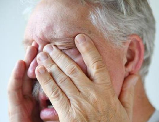 白內(nèi)障有眩光正常嗎?白內(nèi)障會(huì)阻擋光線嗎 白內(nèi)障有眩光正常嗎?白內(nèi)障會(huì)阻擋光線嗎