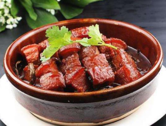 做紅燒肉要放豆瓣醬嗎?做紅燒肉一般用什么鍋好 做紅燒肉要放豆瓣醬嗎?做紅燒肉一般用什么鍋好