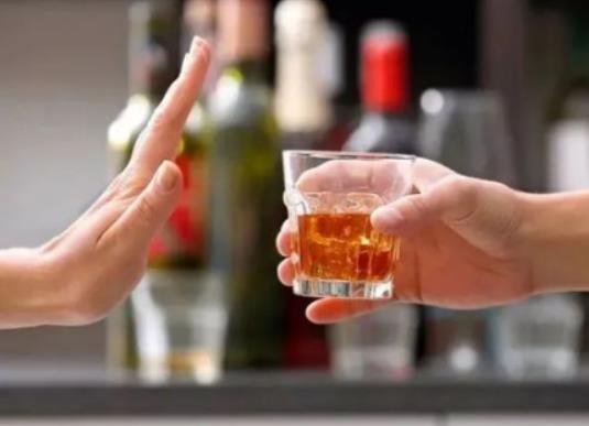 喝酒怎么催吐自己?喝酒按哪個部位解酒 喝酒怎么催吐自己?喝酒按哪個部位解酒