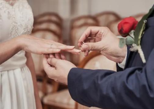 五金一鉆指的是什么?訂婚和結婚時間超過1年好嗎 五金一鉆指的是什么?訂婚和結婚時間超過1年好嗎